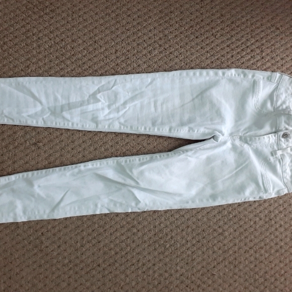 hey guys! :) I'm selling these white American eagle jeans!! - Picture 2 of 3